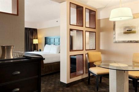 фото отеля Hilton Suites Winnipeg Airport