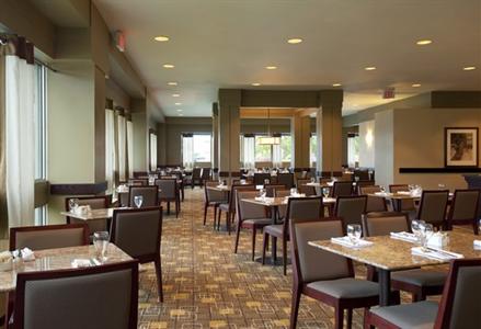 фото отеля Hilton Suites Winnipeg Airport