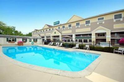 фото отеля Quality Inn & Suites Maine Evergreen Hotel