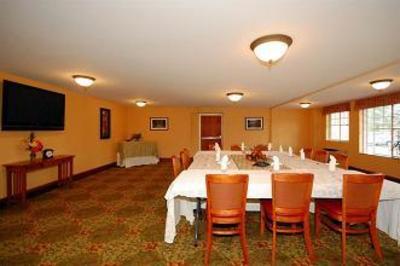 фото отеля Quality Inn & Suites Maine Evergreen Hotel