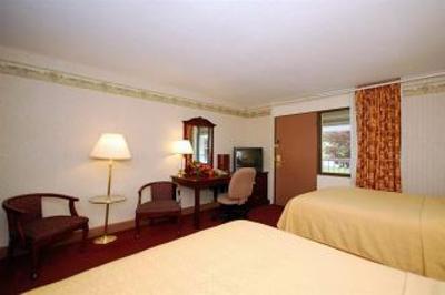 фото отеля Quality Inn & Suites Maine Evergreen Hotel