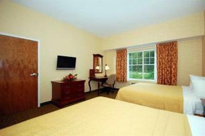 фото отеля Quality Inn & Suites Maine Evergreen Hotel