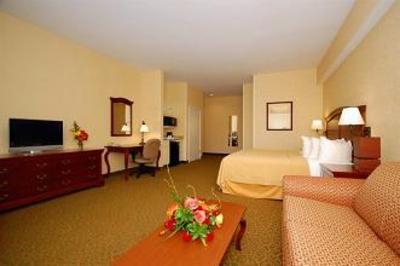 фото отеля Quality Inn & Suites Maine Evergreen Hotel