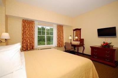 фото отеля Quality Inn & Suites Maine Evergreen Hotel