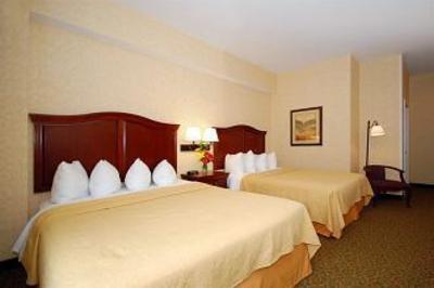 фото отеля Quality Inn & Suites Maine Evergreen Hotel