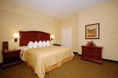 фото отеля Quality Inn & Suites Maine Evergreen Hotel