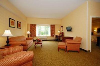 фото отеля Quality Inn & Suites Maine Evergreen Hotel