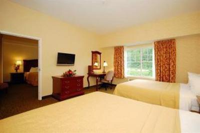 фото отеля Quality Inn & Suites Maine Evergreen Hotel