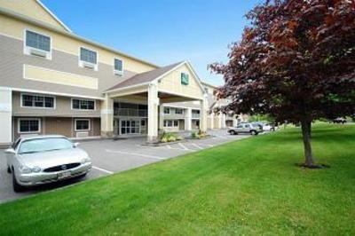 фото отеля Quality Inn & Suites Maine Evergreen Hotel