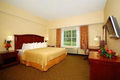 фото отеля Quality Inn & Suites Maine Evergreen Hotel