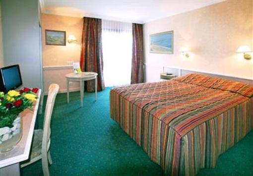 фото отеля Hotel Lyon Est Saint-Maurice-de-Beynost