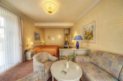 фото отеля Hotel Zur Post Bernkastel-Kues