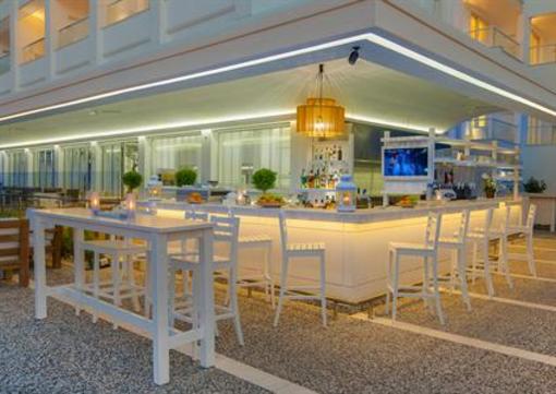 фото отеля The Beach Front Hotel