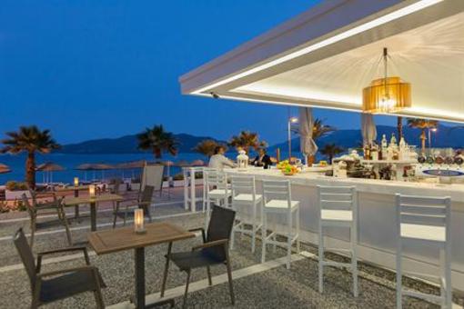 фото отеля The Beach Front Hotel