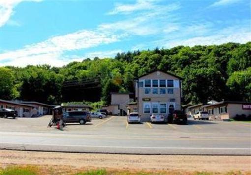 фото отеля Silver Maple Motel Haliburton