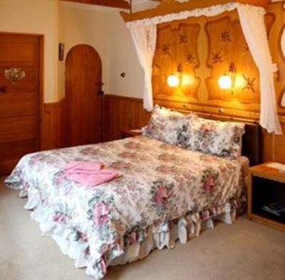 фото отеля Dawson Falls Romantic Hotel