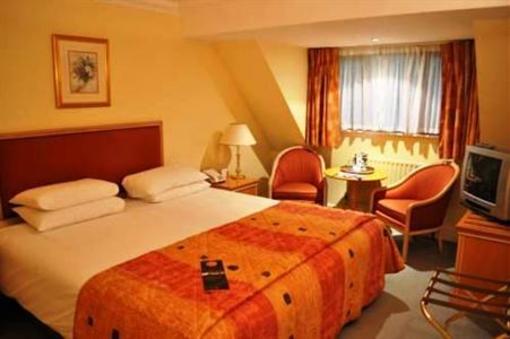 фото отеля Bobsleigh Hotel Bovingdon