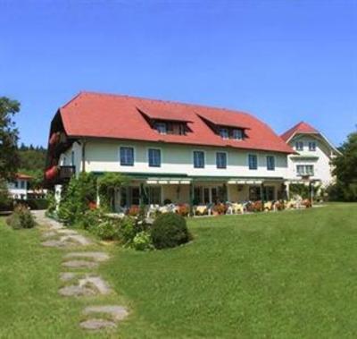 фото отеля Landhaus Strussnighof Pörtschach am Wörthersee
