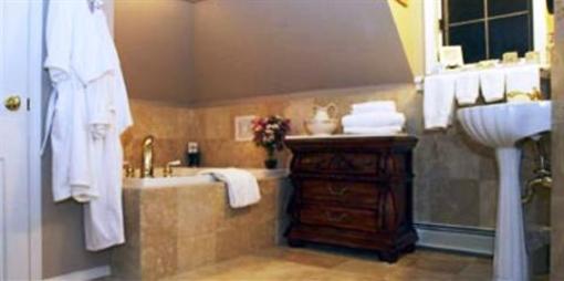 фото отеля Toad Hall Manor Bed and Breakfast