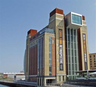 фото отеля Baltic Quays Apartments Gateshead