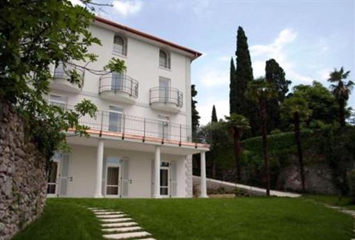 фото отеля Villa Mughetto Apartments Gardone Riviera