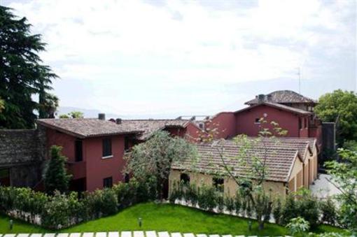 фото отеля Villa Mughetto Apartments Gardone Riviera
