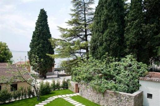 фото отеля Villa Mughetto Apartments Gardone Riviera