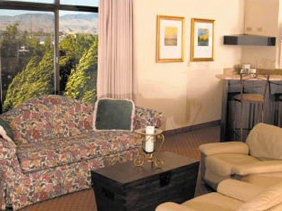 фото отеля Harrison Plaza Suite Hotel