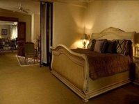 Harrison Plaza Suite Hotel