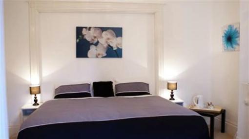 фото отеля Bentons Guest House