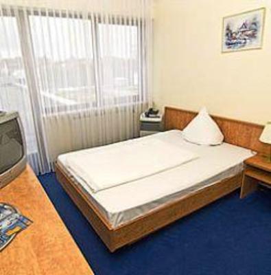 фото отеля Am Flughafen Hotel