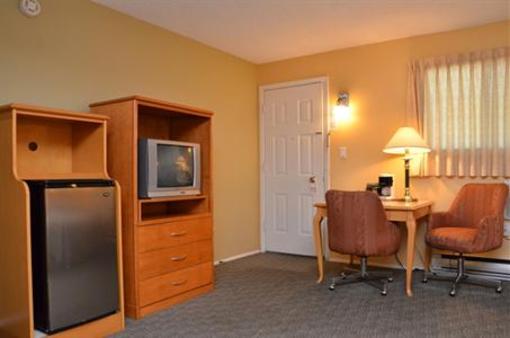 фото отеля Canadas Best Value Inn Kelowna