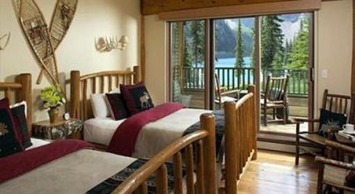 фото отеля Moraine Lake Lodge