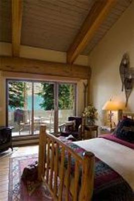 фото отеля Moraine Lake Lodge