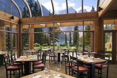 фото отеля Moraine Lake Lodge