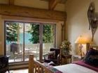 фото отеля Moraine Lake Lodge