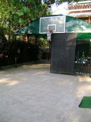 фото отеля Cricketers Inn