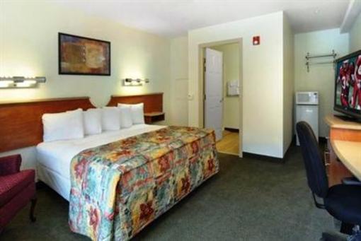 фото отеля Red Roof Inn Queensbury