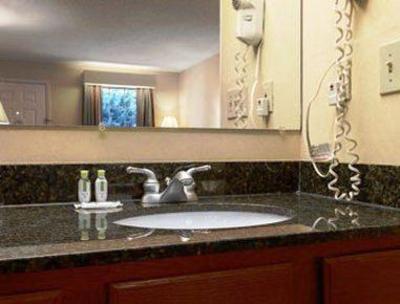 фото отеля Baymont Inn & Suites Ozark