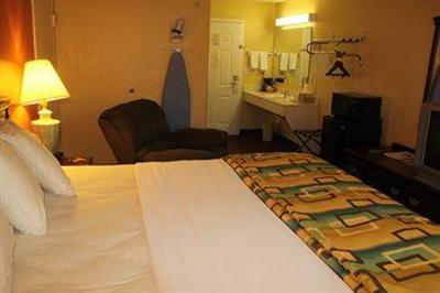 фото отеля Douglas Inn & Suites