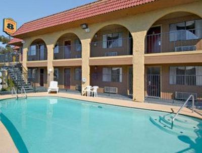фото отеля Super 8 Fresno