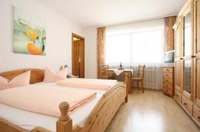 фото отеля Landhotel Weisser Hahn Wemding