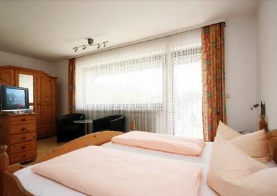 фото отеля Landhotel Weisser Hahn Wemding