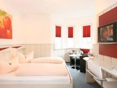фото отеля Landhotel Weisser Hahn Wemding