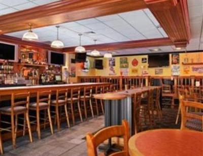 фото отеля Ramada Inn at Bradley International Airport