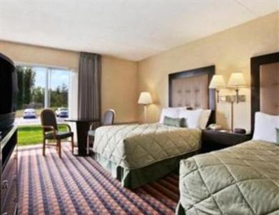 фото отеля Ramada Inn at Bradley International Airport