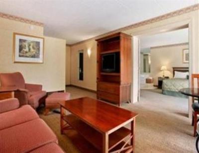 фото отеля Ramada Inn at Bradley International Airport