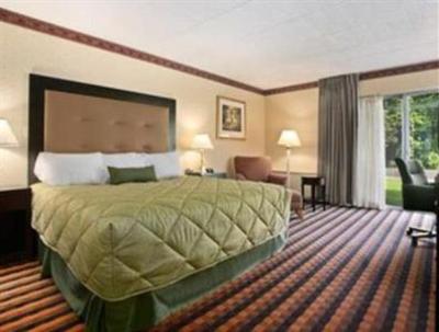 фото отеля Ramada Inn at Bradley International Airport