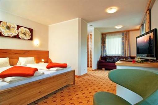 фото отеля Erlebnis Hotel Appartements Latschach