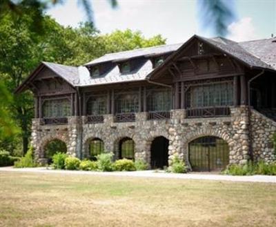 фото отеля Bear Mountain Inn's Overlook Lodge
